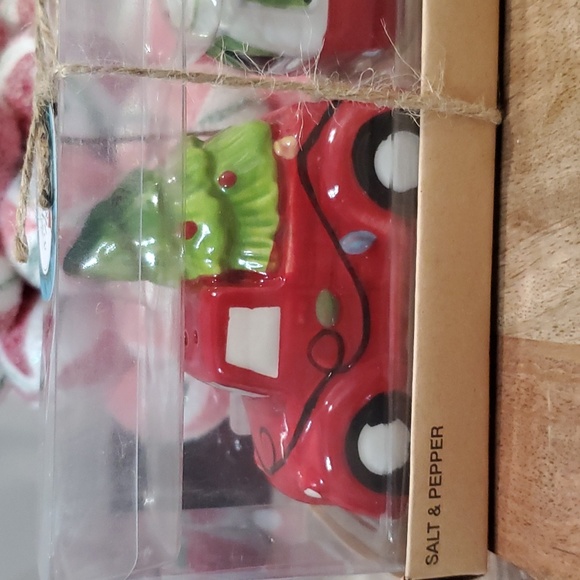 Holiday Truck and Camper Salt and Pepper Shaker Set-NWT - Picture 2 of 5